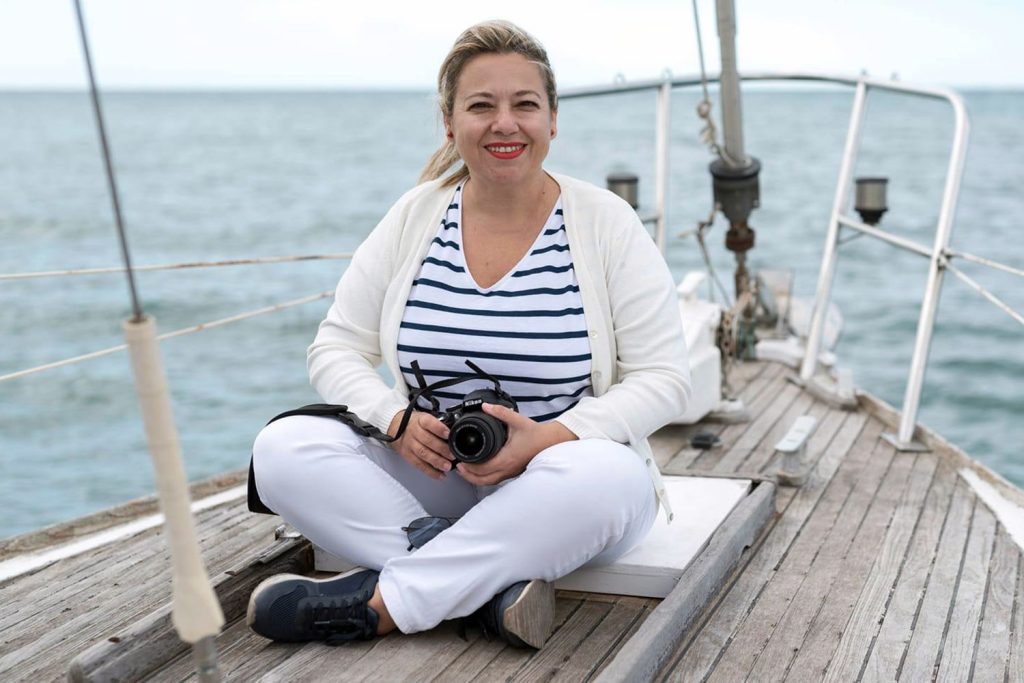 Mar Villalba, autora del blog Mi Ruta, en un barco