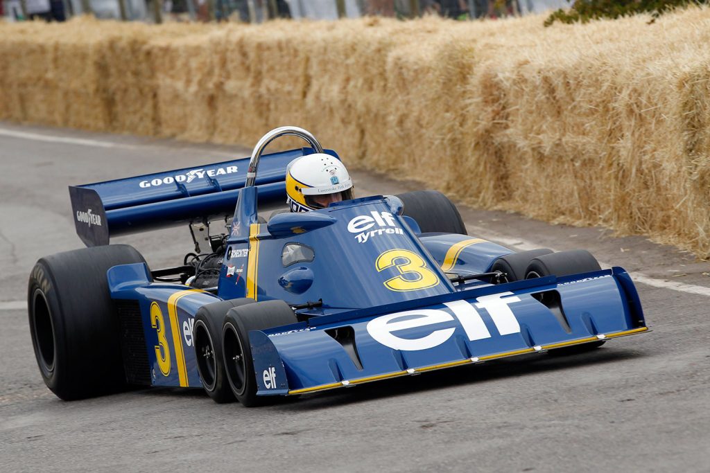 El legendario Tyrrell P34 de seis ruedas pilotado por el sudafricano Jody Scheckter