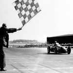 Giuseppe Farina (Alfa Romeo) ve la bandera a cuadros en el GP de Fórmula 1 celebrado en Silverstone en 1950