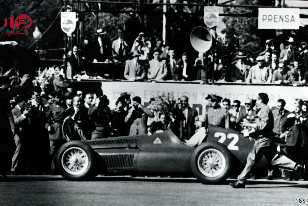 Fangio, en su Alfetta 159, en el GP de España de 1951 celebrado en Pedralbes.