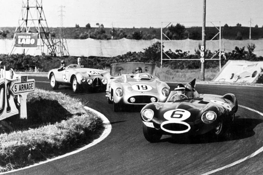 El D-Type de Hawthorn y Bueb en las 24 Horas de Le Mans de 1955