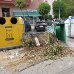 contenedores y basura en una calle de Leganés