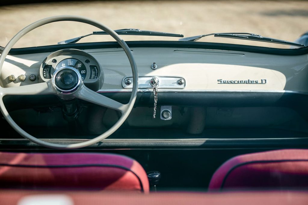 interior de un SEAT 600