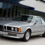 un BMW 635 CSi en color plateado