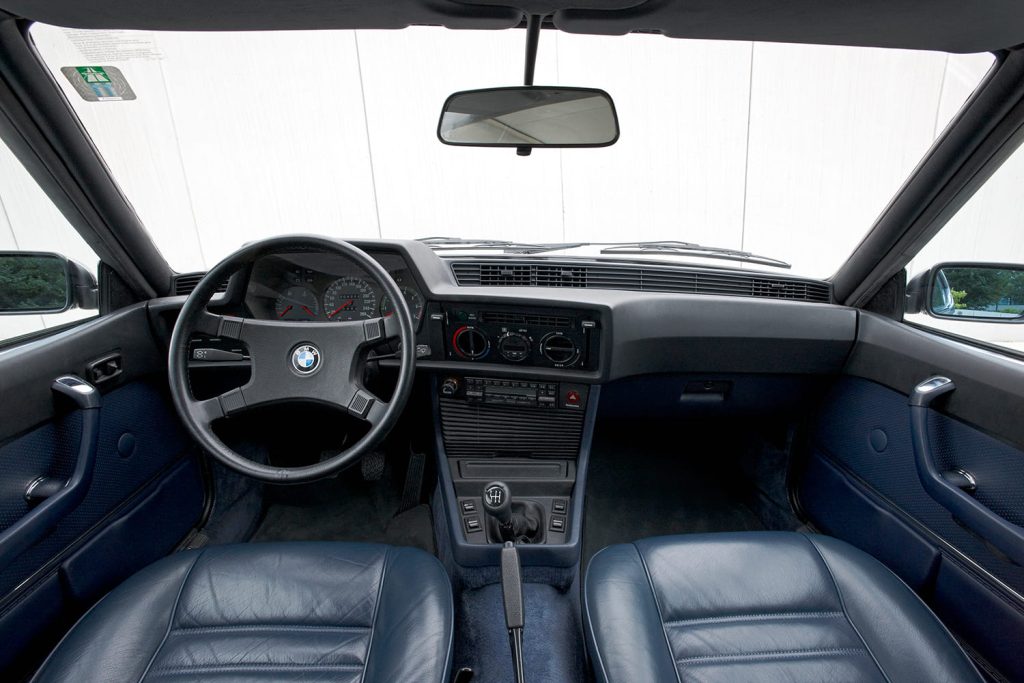 interior del BMW 635 CSi