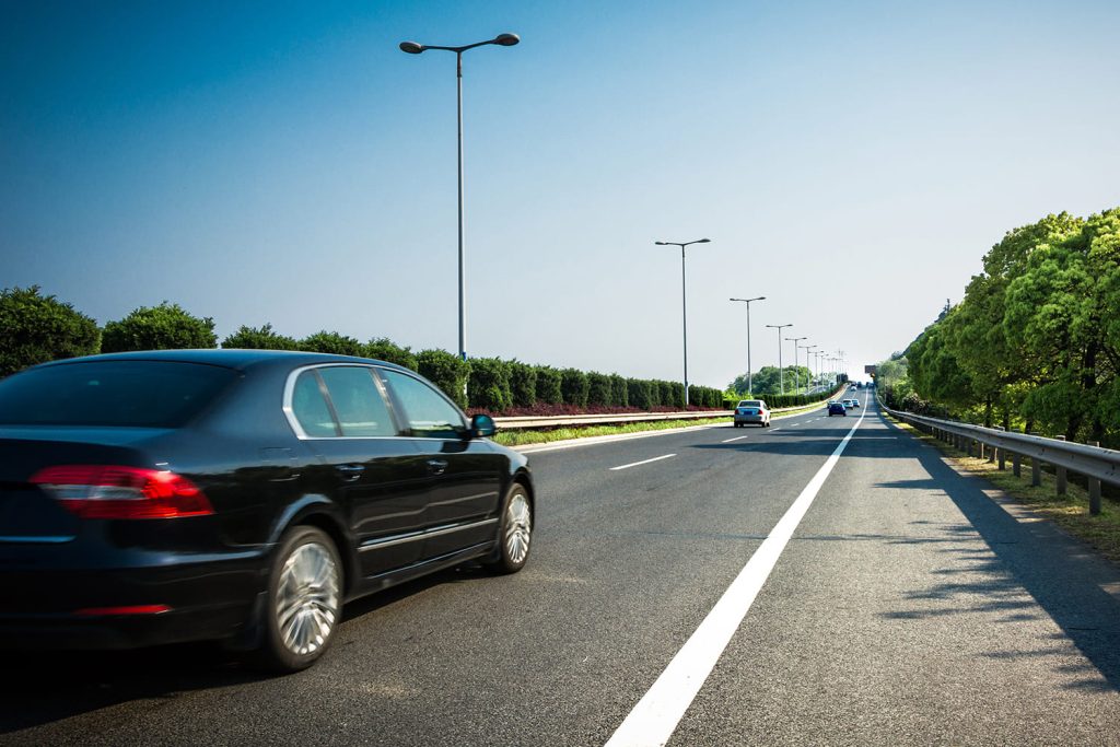 automóviles en una autovía