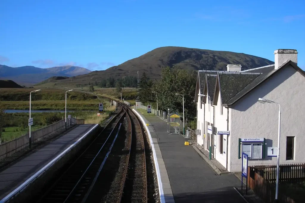 Estación de Achnasheen de la línea Kyle of Lochalsh que conecta el norte de Escocia.