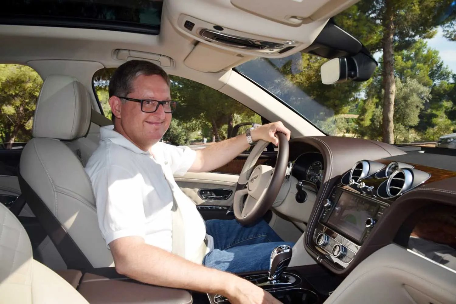 Juan Inigo Ros al volante de un Bentley