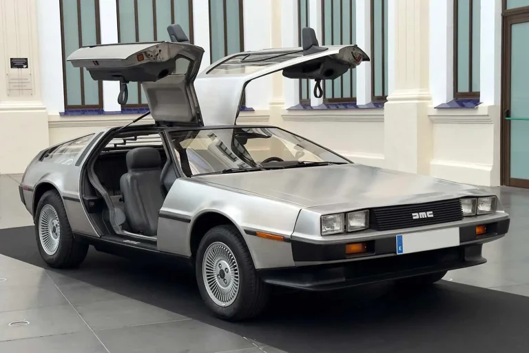 El DeLorean DMC-12 en el Museo del Automóvil y la Moda de Málaga (MAM)