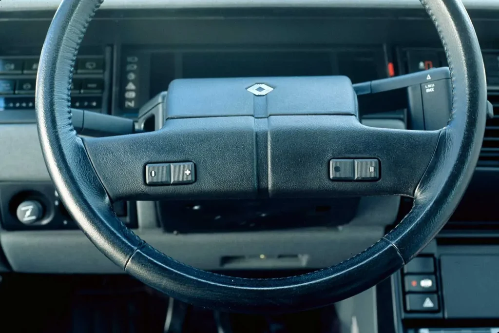 volante del Renault 11 TXE