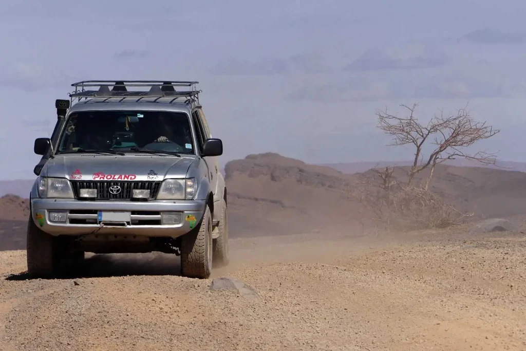 un Toyota Land Cruiser KDJ 95 en Marruecos